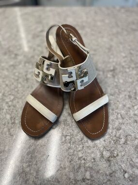 🌷 Tory Burch Women’s Lowell Logo White Leather & Canvas Buckle Sandals